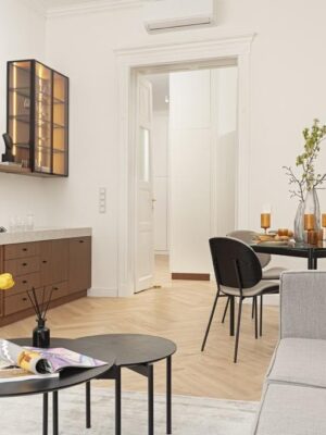 Nappali tálaló dió furnérozott fronttal Nappali tálaló dió furnérozott fronttal