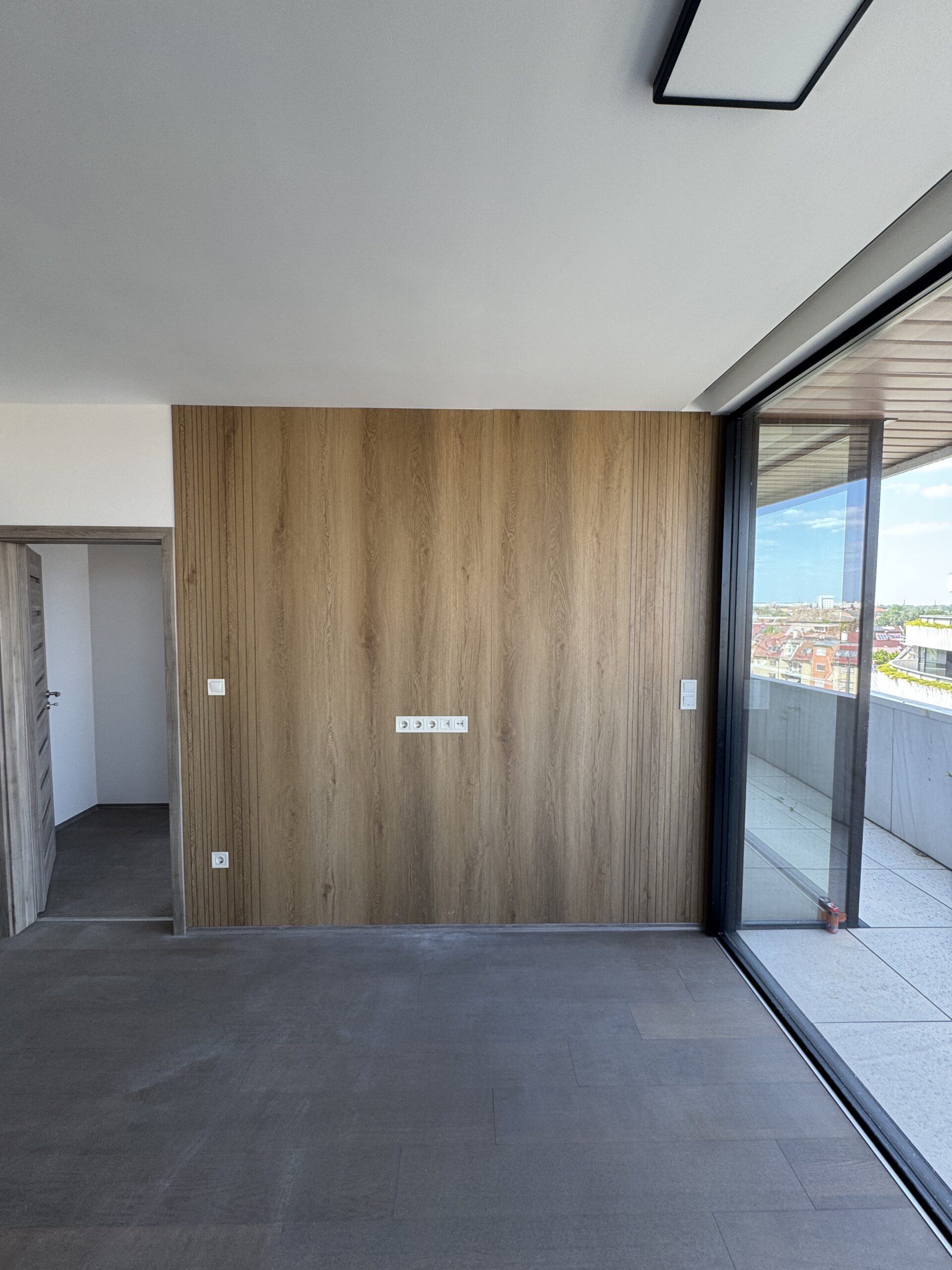 Falipanel és lamellás burkolat szerelés